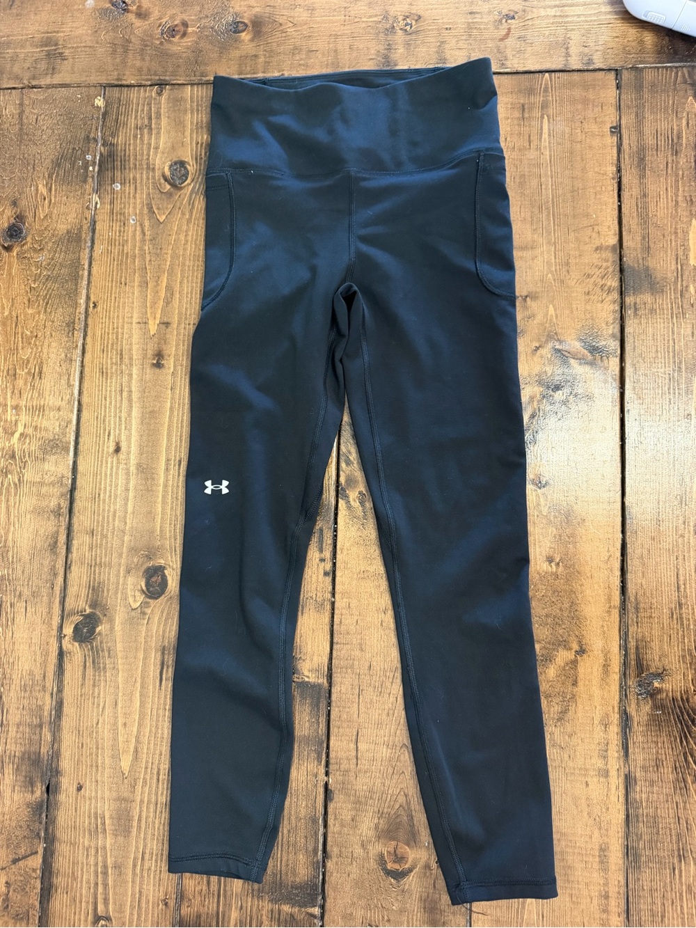 Under Armour Women’s small with pockets